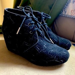 Toms wedge lace up felt soled flannel invisible